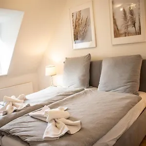 Apartment Fuer 4 Gaeste In Laatzen Messe- Und Citynah